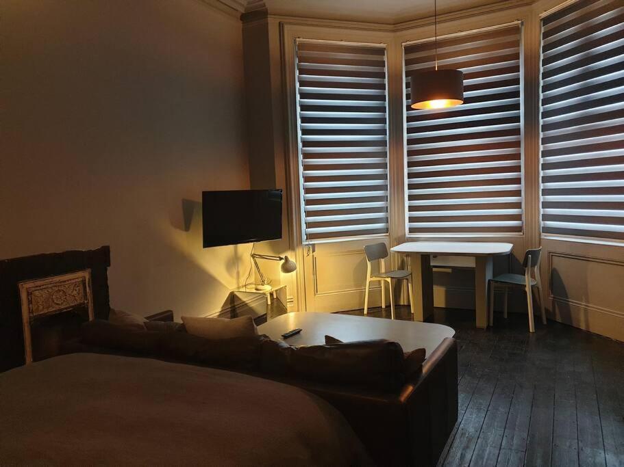Elegant Studio In Central Hove - 5 Min Walk To Beach - 10 Min To Brighton Bagian luar foto