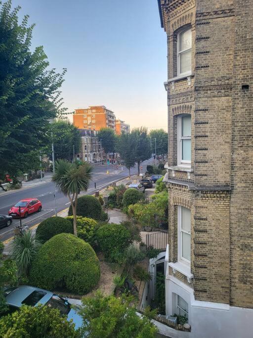 Elegant Studio In Central Hove - 5 Min Walk To Beach - 10 Min To Brighton Bagian luar foto