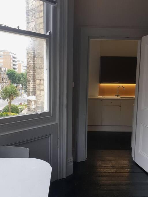 Elegant Studio In Central Hove - 5 Min Walk To Beach - 10 Min To Brighton Bagian luar foto