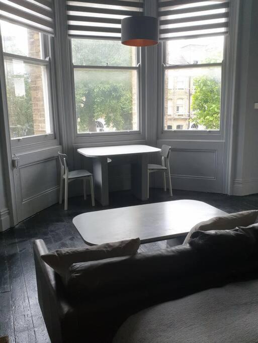 Elegant Studio In Central Hove - 5 Min Walk To Beach - 10 Min To Brighton Bagian luar foto